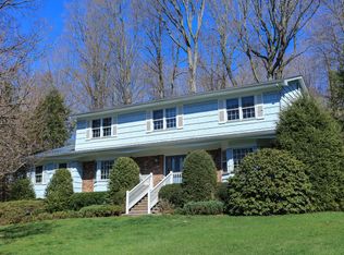 3 Seminary Ln, Granite Springs, NY 10527