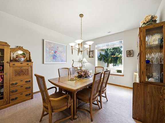 5th image of 466 Golden Dr