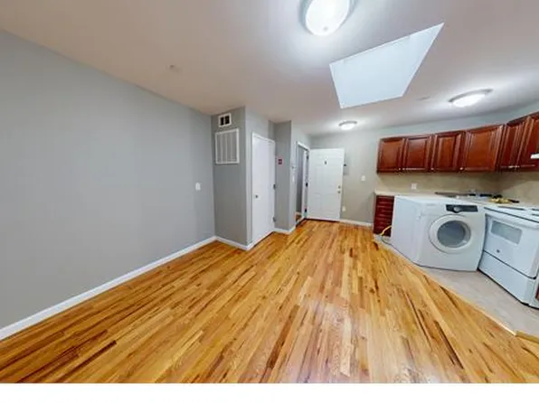 219 Canal St #1, Staten Island, NY 10304