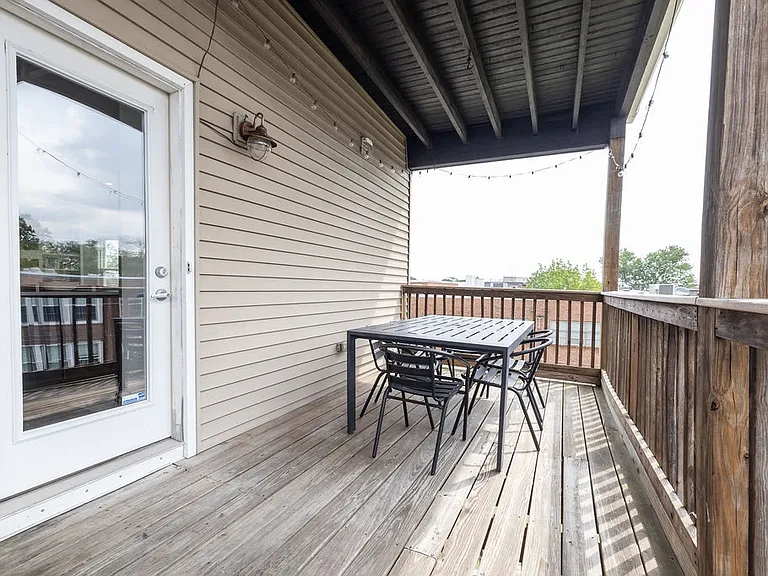 735 E 3rd St #3 — Photo 23
