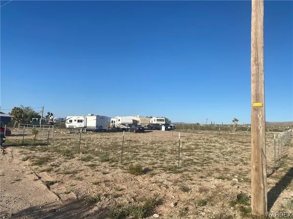 17320 N Manor Dr, Dolan Springs, AZ 86441