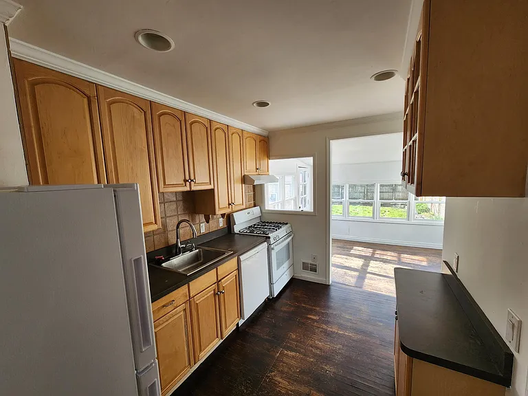 1408 Bird Ave — Photo 3