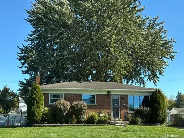 14 Diehl Dr, Mount Clemens, MI 48043