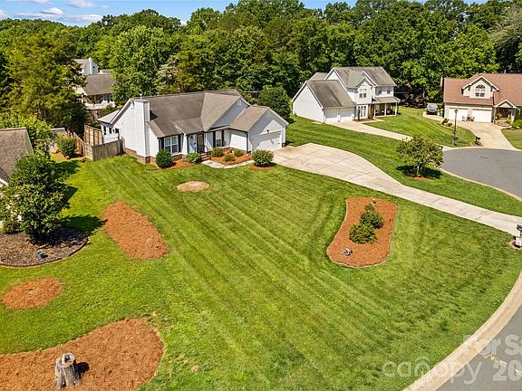 2nd image of 4425 Derbyshire Ln