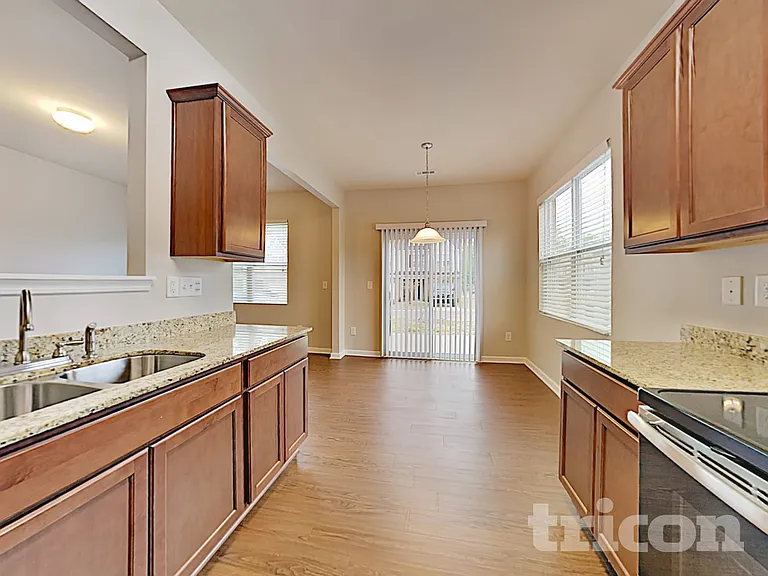 2046 Aragon Ln — Photo 4