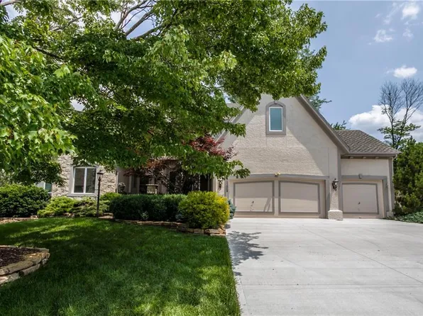 11569 S Skyview Ln, Olathe, KS 66061