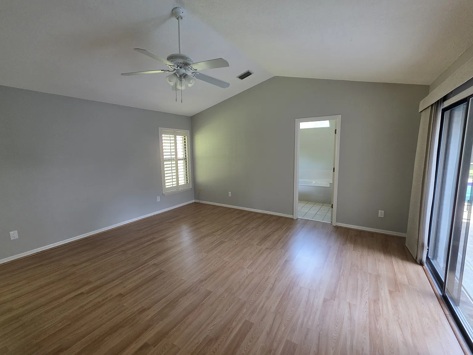 3 bed, 2361 sqft, $2,795 — Photo 4