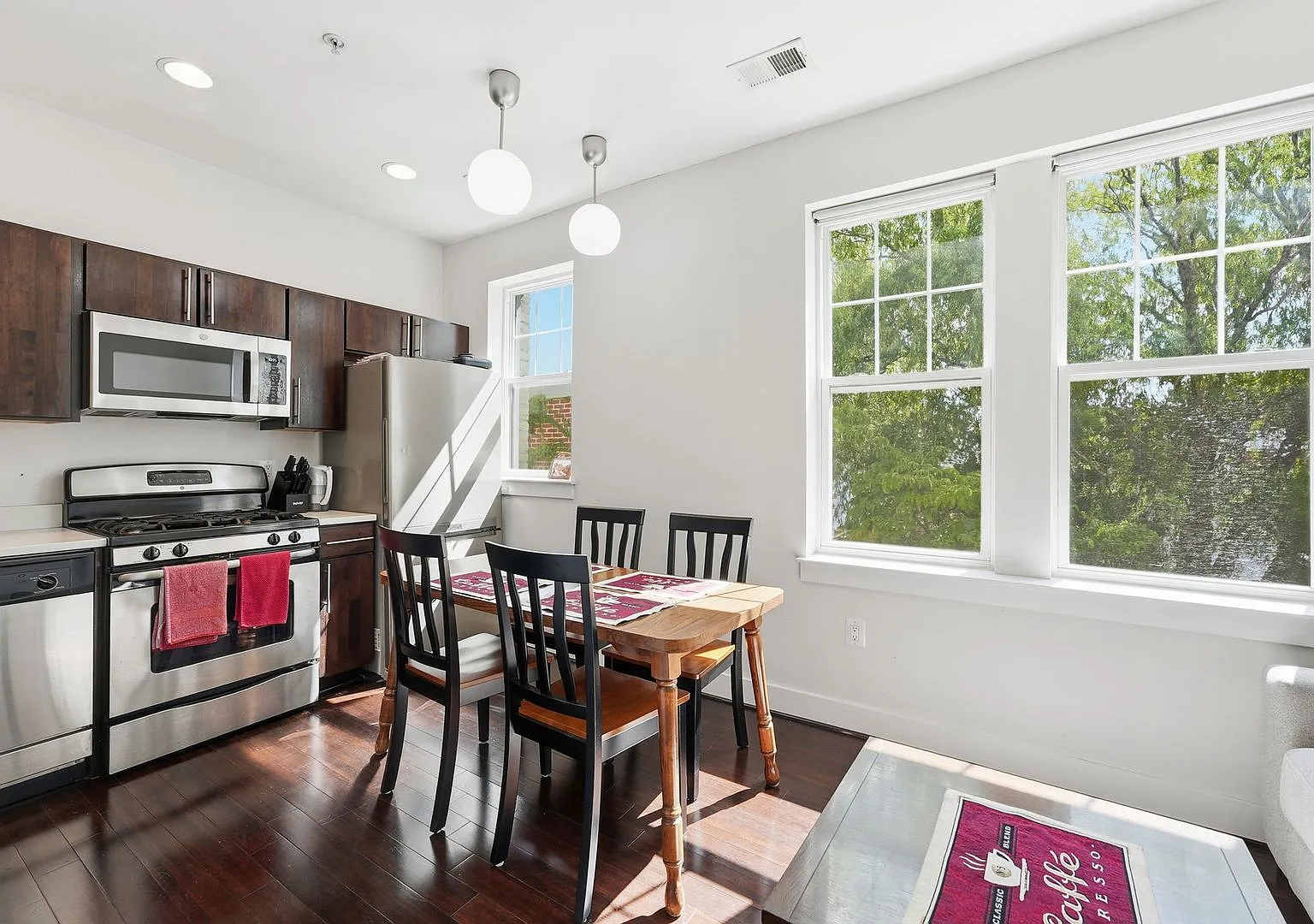Sun-Filled Furnished 1BR in the Heart of Capitol Hill! — Photo 4