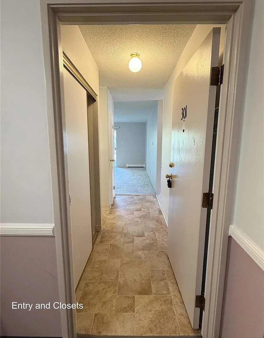 2 bed, 1.0 bath, 920 sqft, $1,785 — Photo 2