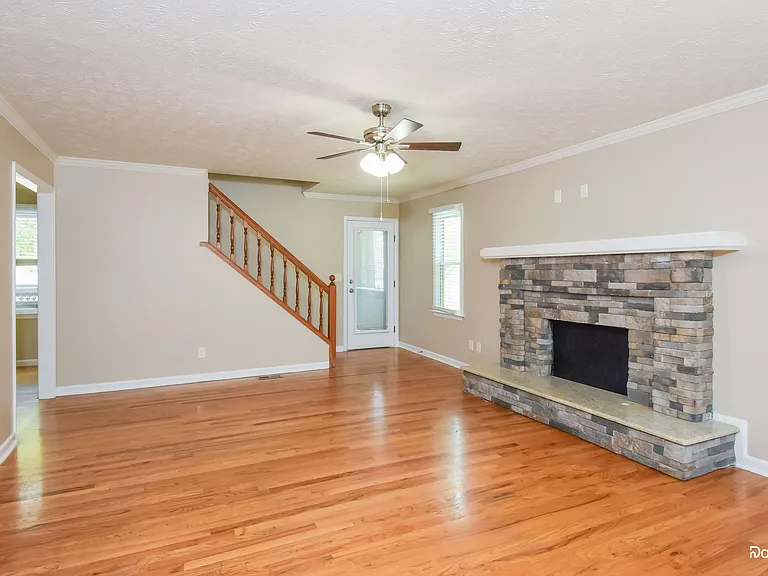 4609 Pine Harbor Ct NE — Photo 4