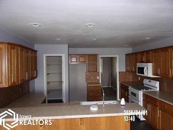 4th image of 209 5th Ave SE