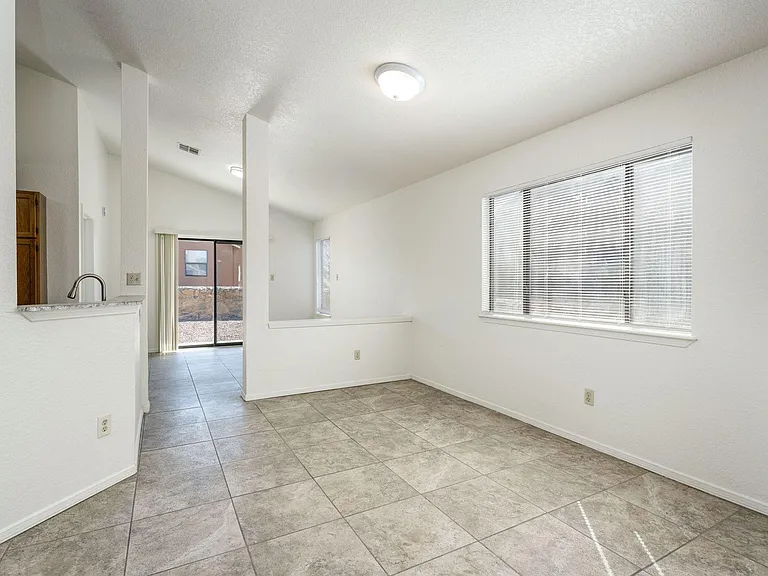2136 Pioneer Ave — Photo 22