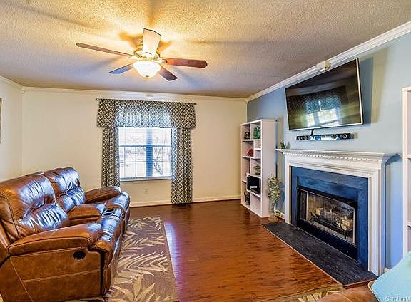 2nd image of 2860 Hill Top Dr