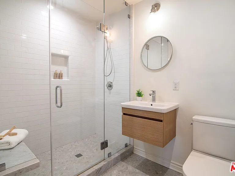 450 N Orange Dr #U — Photo 33