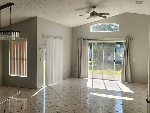 4th image of 324 Woodbay Ct