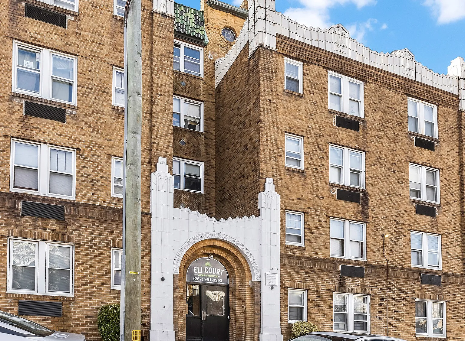Eli Court — Photo 1