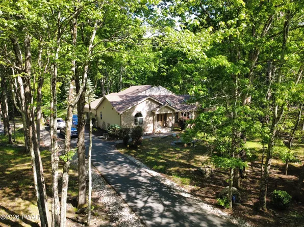 802 Paddock Ct, Lords Valley, PA 18428