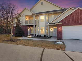 586 Grandview Ct UNIT A, Pewaukee, WI 53072