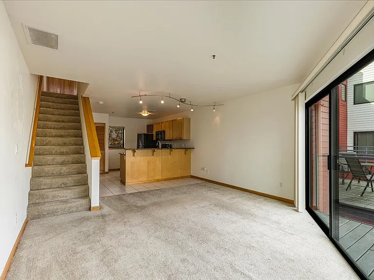 730 NW Naito Pkwy #E22 — Photo 1