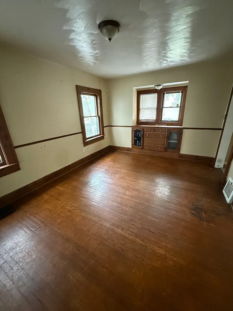3 Bed 1 Bath — Photo 3
