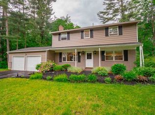 28 Longview Dr, Clifton Park, NY 12065