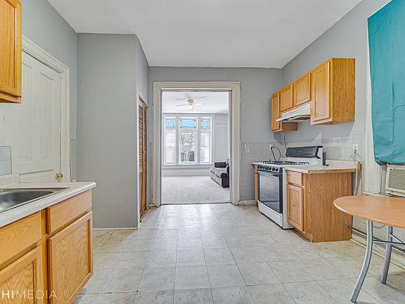 2nd image of 1650 N Oakley Ave APT 2