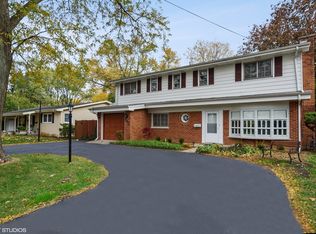 845 Dundee Ave, Barrington, IL 60010