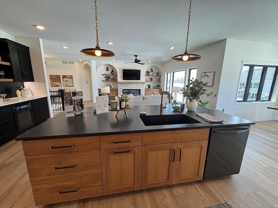 1st image of 702 Summer Ave SE
