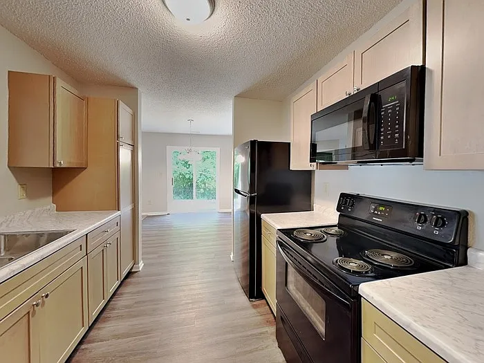 4440 Riverbrook Ln — Photo 8