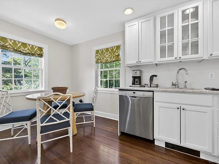 490 Duck Pond Rd — Photo 11