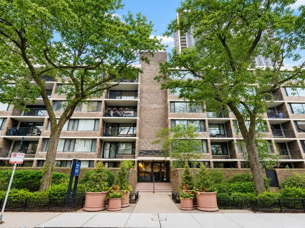 1555 N Sandburg Ter APT 517, Chicago, IL 60610