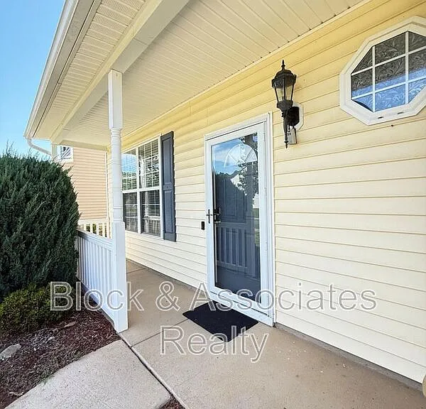 420 Cline Falls Dr — Photo 2