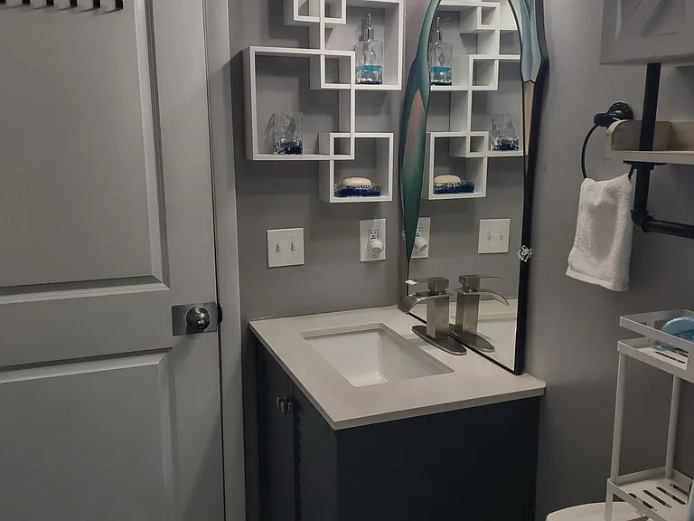 756 W Cathedral Pl — Photo 17