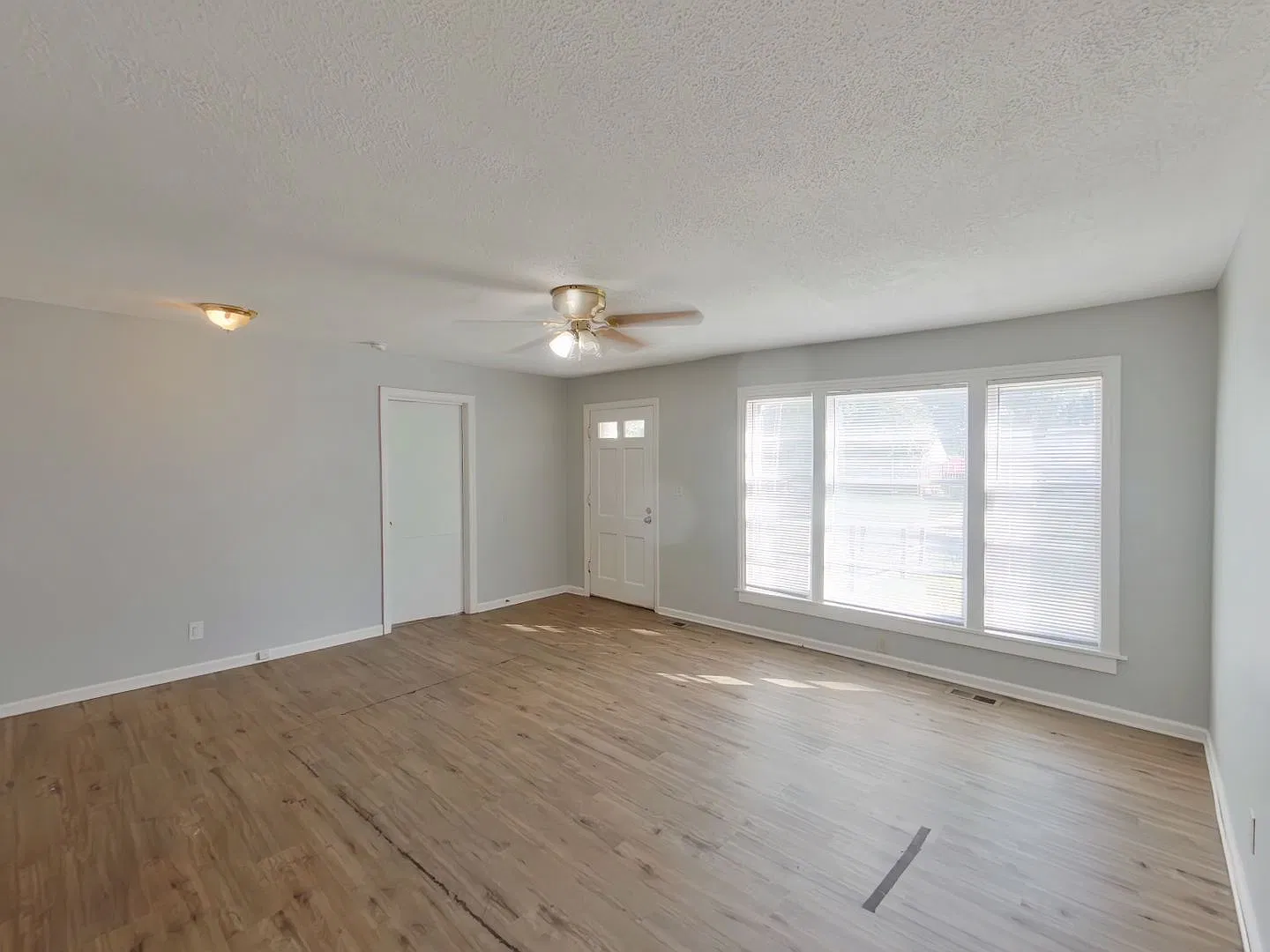 1557 N Broadview — Photo 3