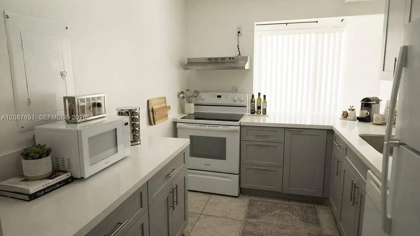 Avila Condo — Photo 3