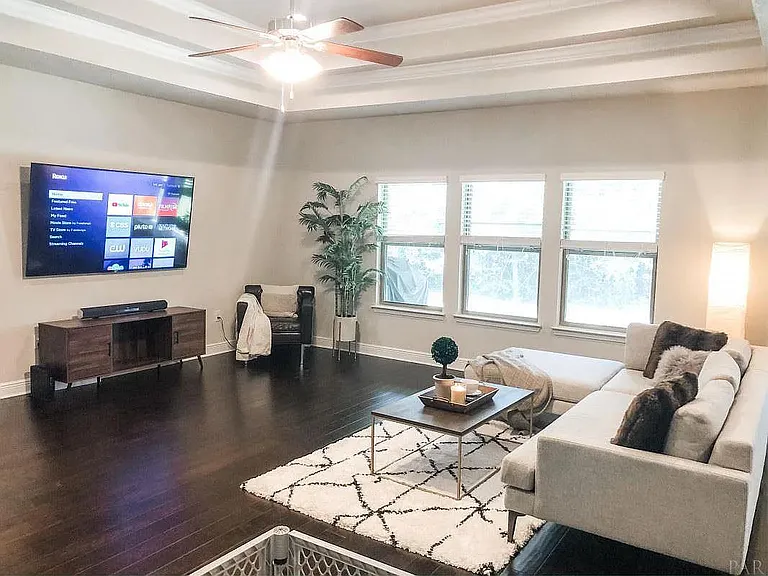 4873 Dupont Cir — Photo 16