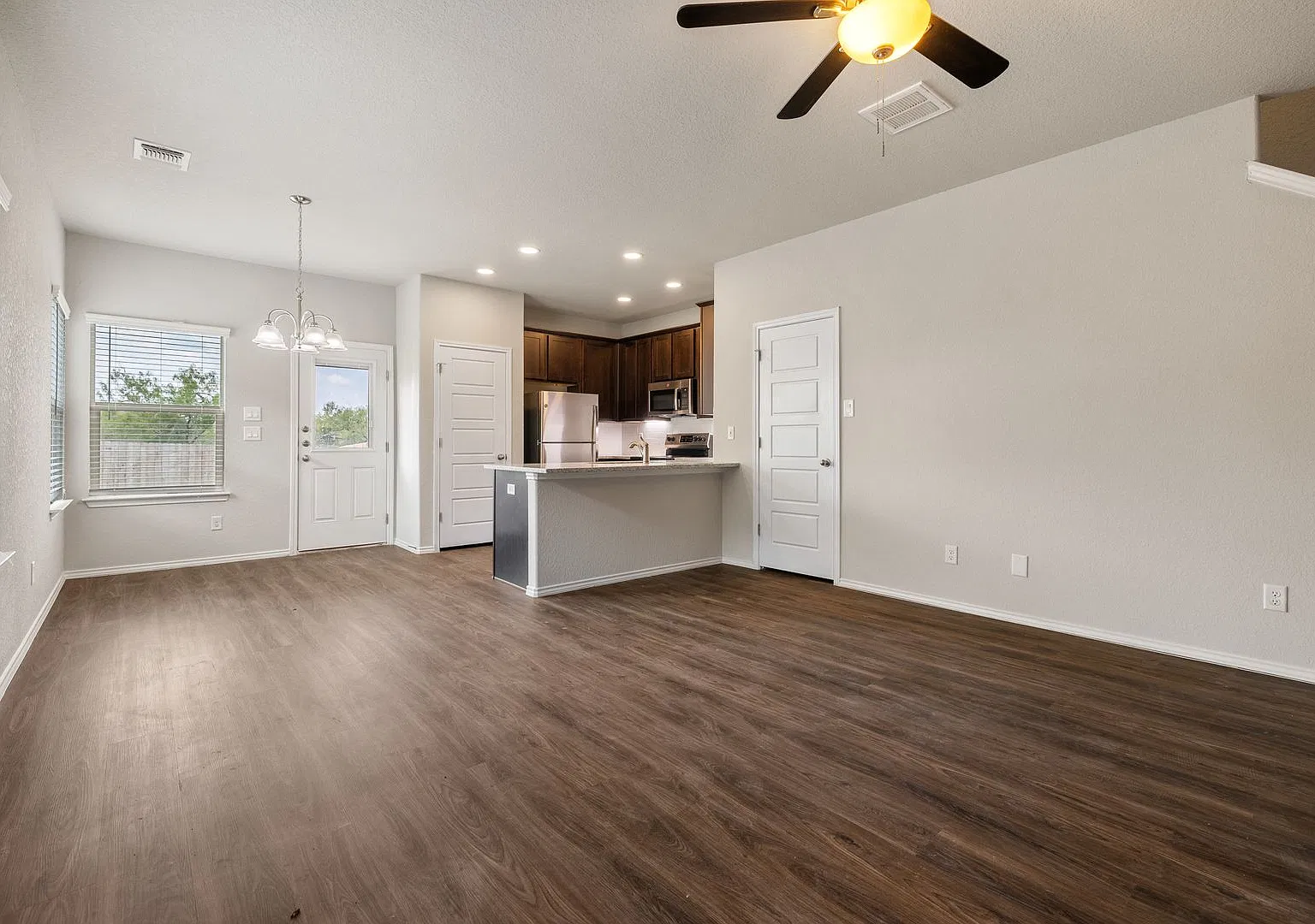Available Now! Gorgeous 3 Bedroom Duplex Located In Converse, Tx! — Photo 3