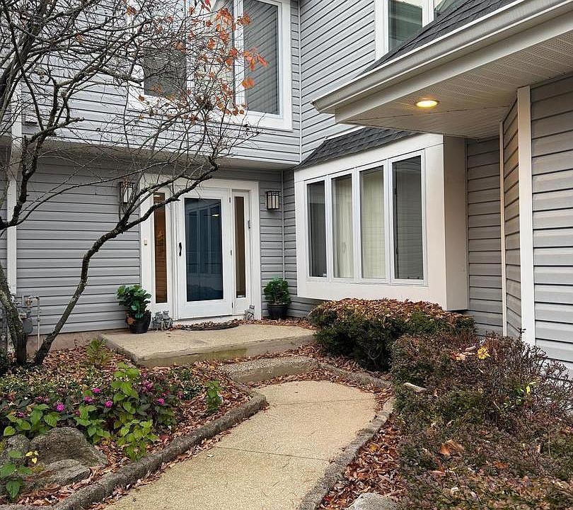 1st image of 203 Sunshine Lakes Dr