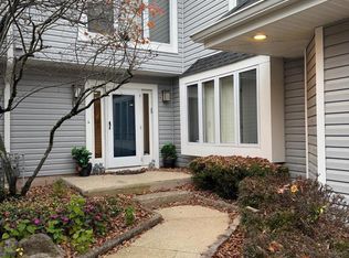 203 Sunshine Lakes Dr, Voorhees, NJ 08043