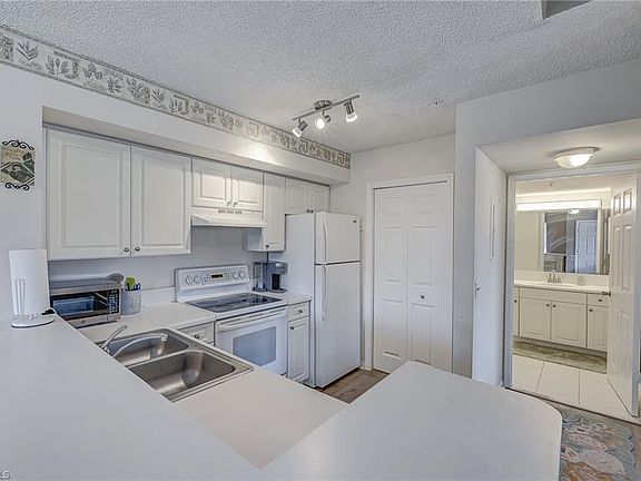 4th image of 1185 Wildwood Lakes BLVD #208