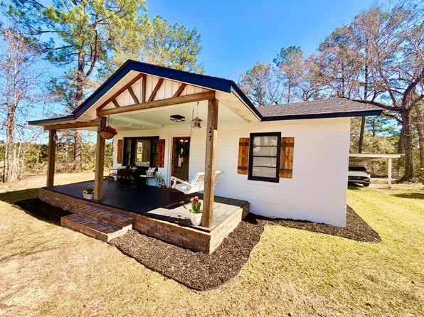 27 Irving Adams Dr, Chatom, AL 36518