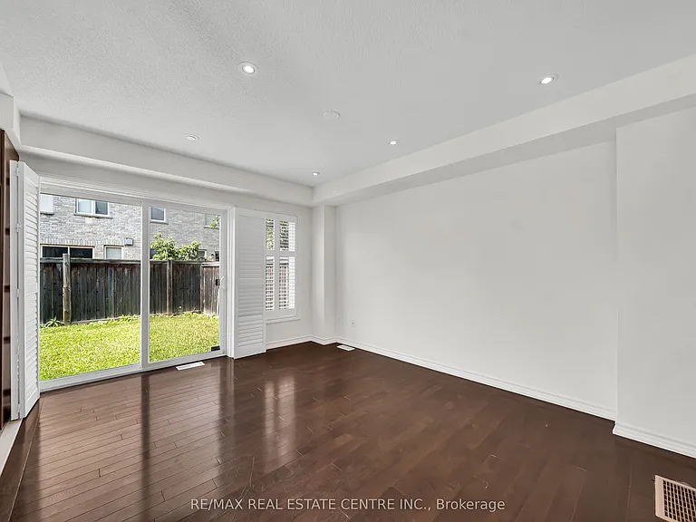 4215 Cole Cres — Photo 23