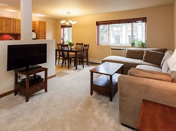 663-204 W Grace St, Chicago, IL 60613