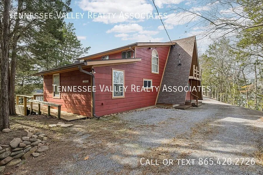 2.74 acre Waterfront Cabin on Douglas Lake — Photo 1