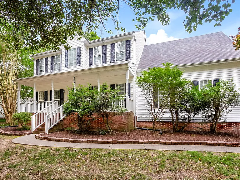 219 Forest Pond Rd — Photo 4