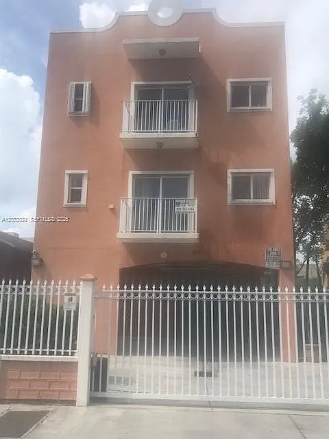 861 NW 2nd St #303