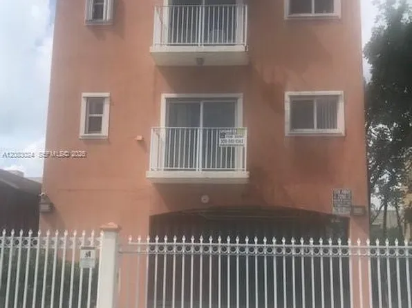 861 NW 2nd St APT 303, Miami, FL 33128