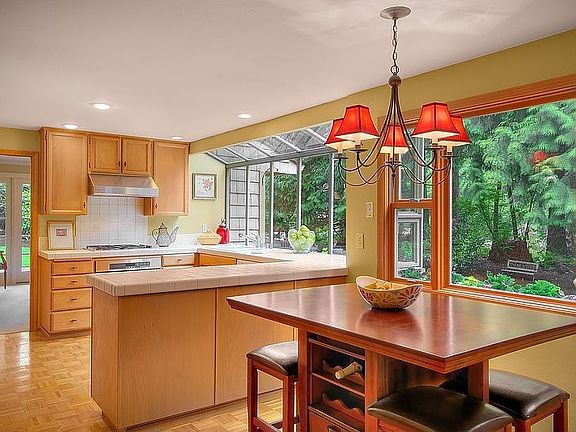 2nd image of 2305 Sahalee Dr E