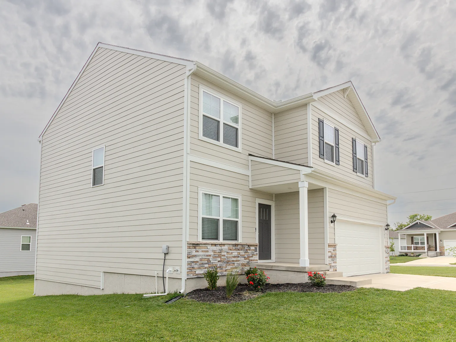 4 bed, 3.5 bath, 2553 sqft, $2,900 — Photo 2