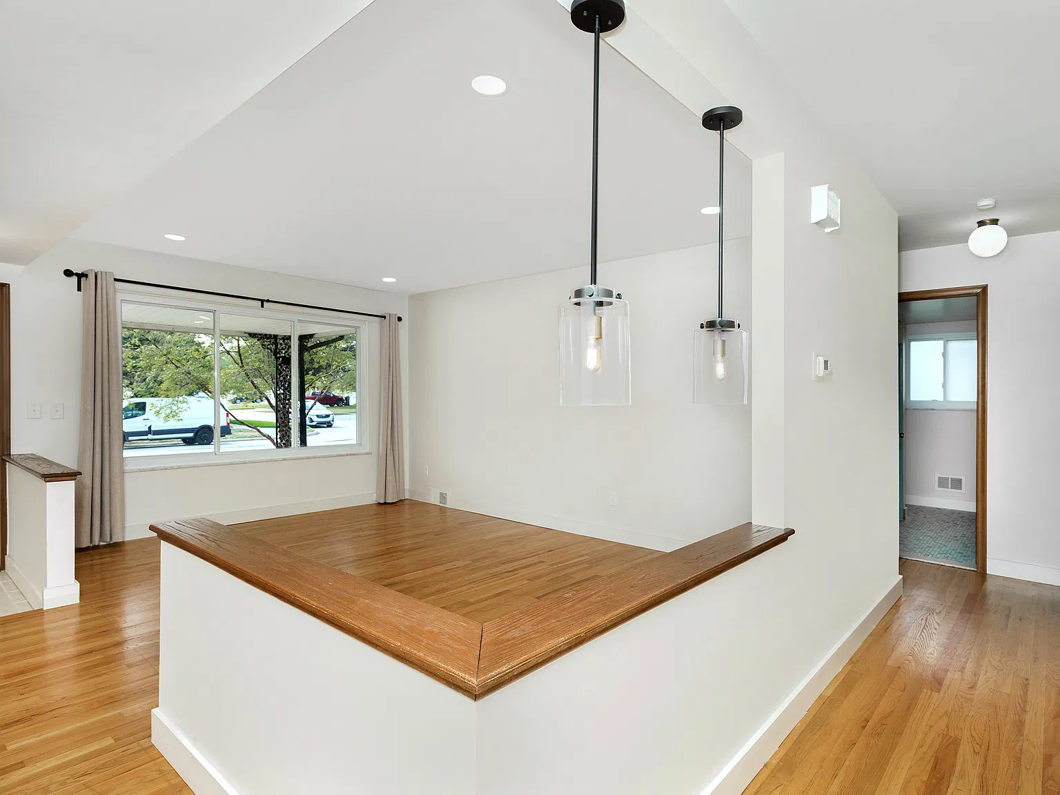 3 bed, 1618 sqft, $2,400 — Photo 3